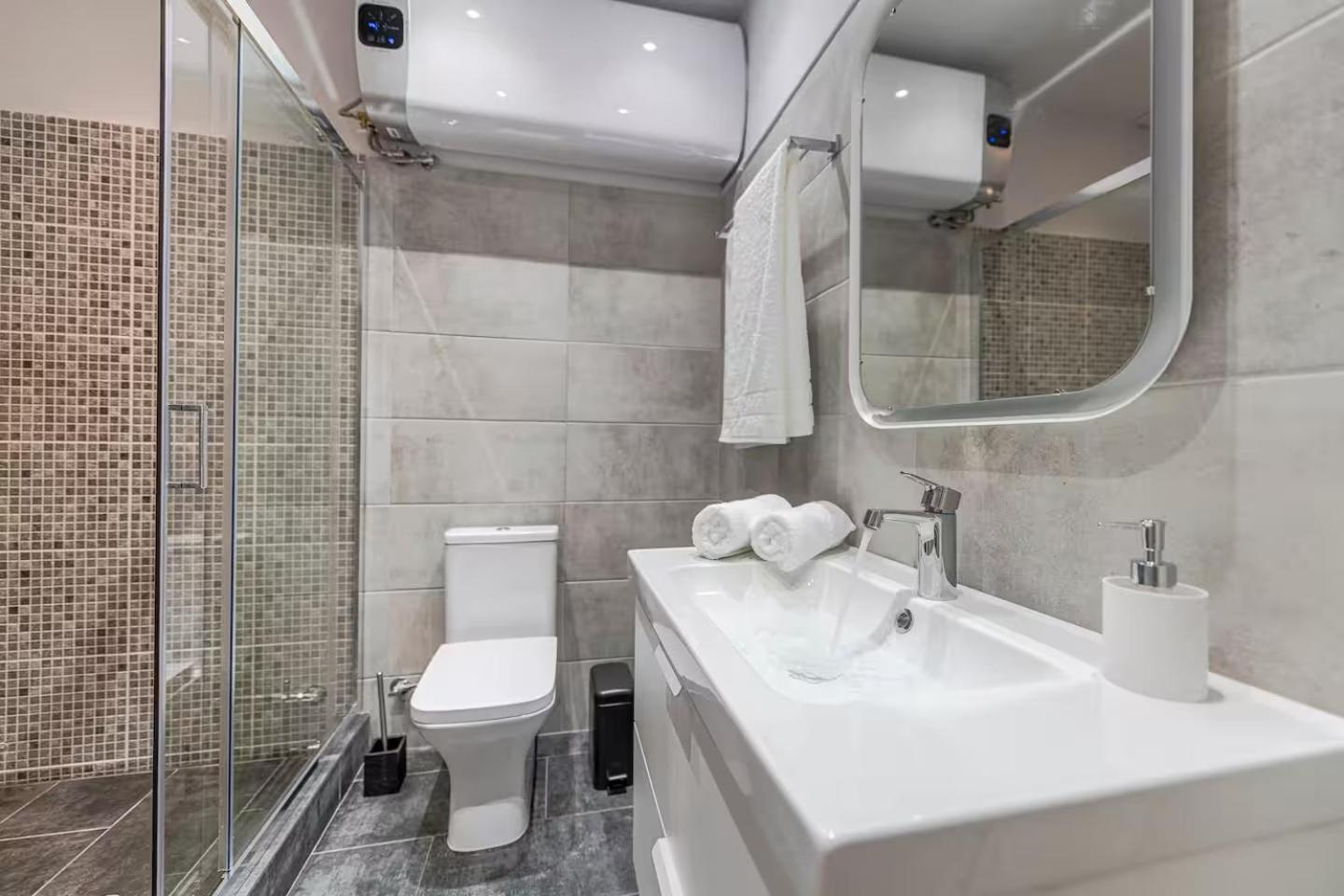 Апартаменты Central-opulent And Luxurious Suites-balcony & Views Acropolis Hills *